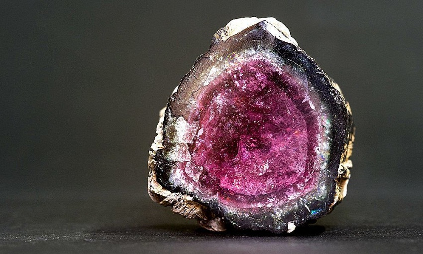 A Boron Nitride Cell Under An External Electric Field 1 Download