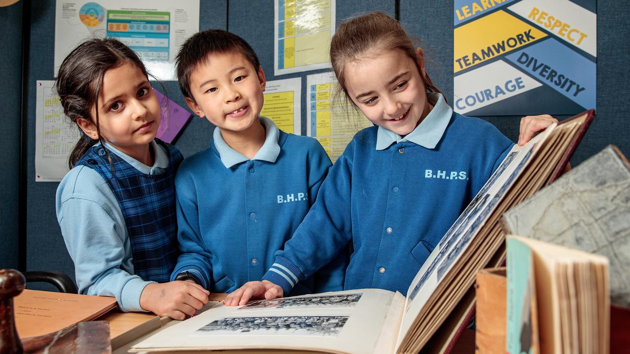 The Primary Cilium Is Depicted With A 9 0 Microtubular Axoneme