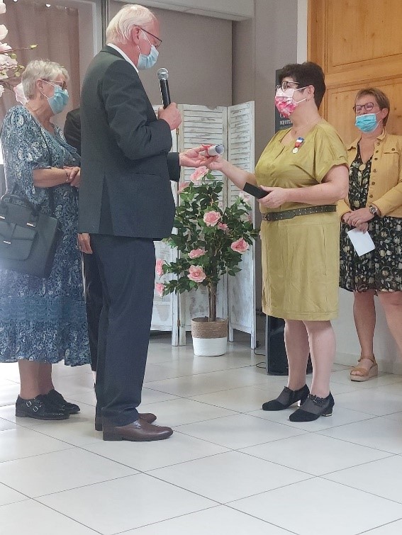 Remise De Medailles A La Societe Fromagere Vercel Villedieu Le Camp