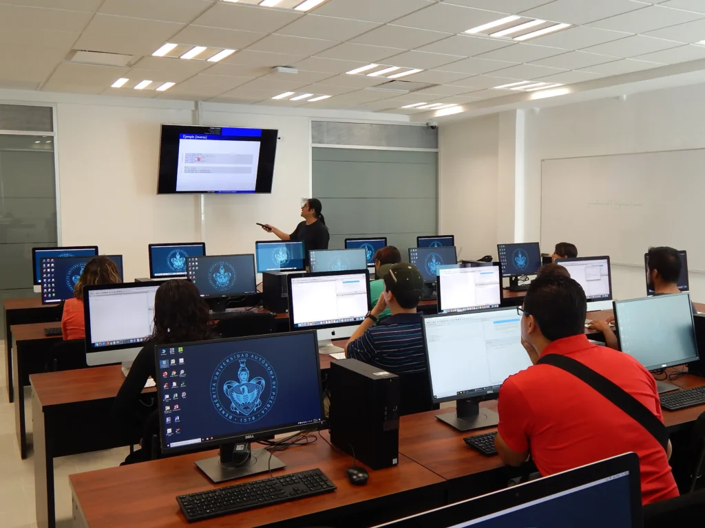 Ubicar El Centro De Computo Conforme A Las Reglas Puertos Y Conectores