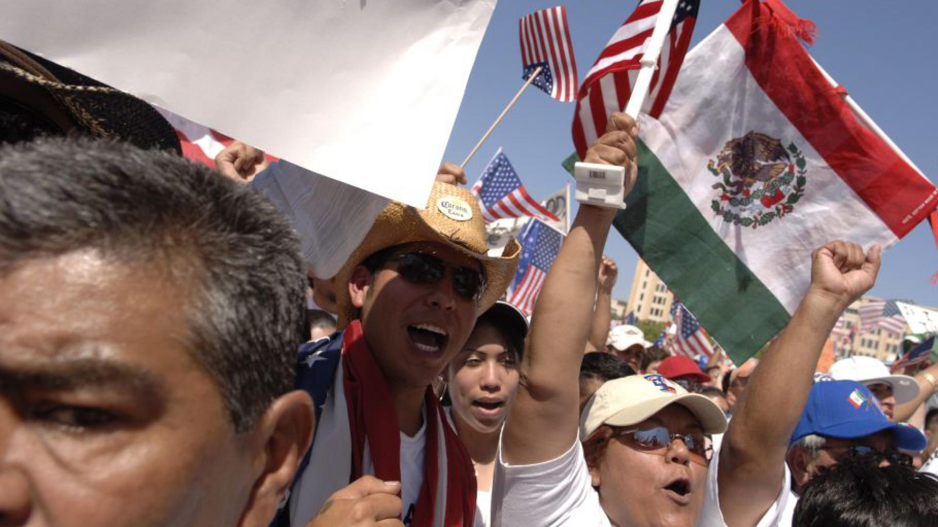 Opinion De Luis Carlos Velez Sobre Agresiones Politicas Contra Hispanos