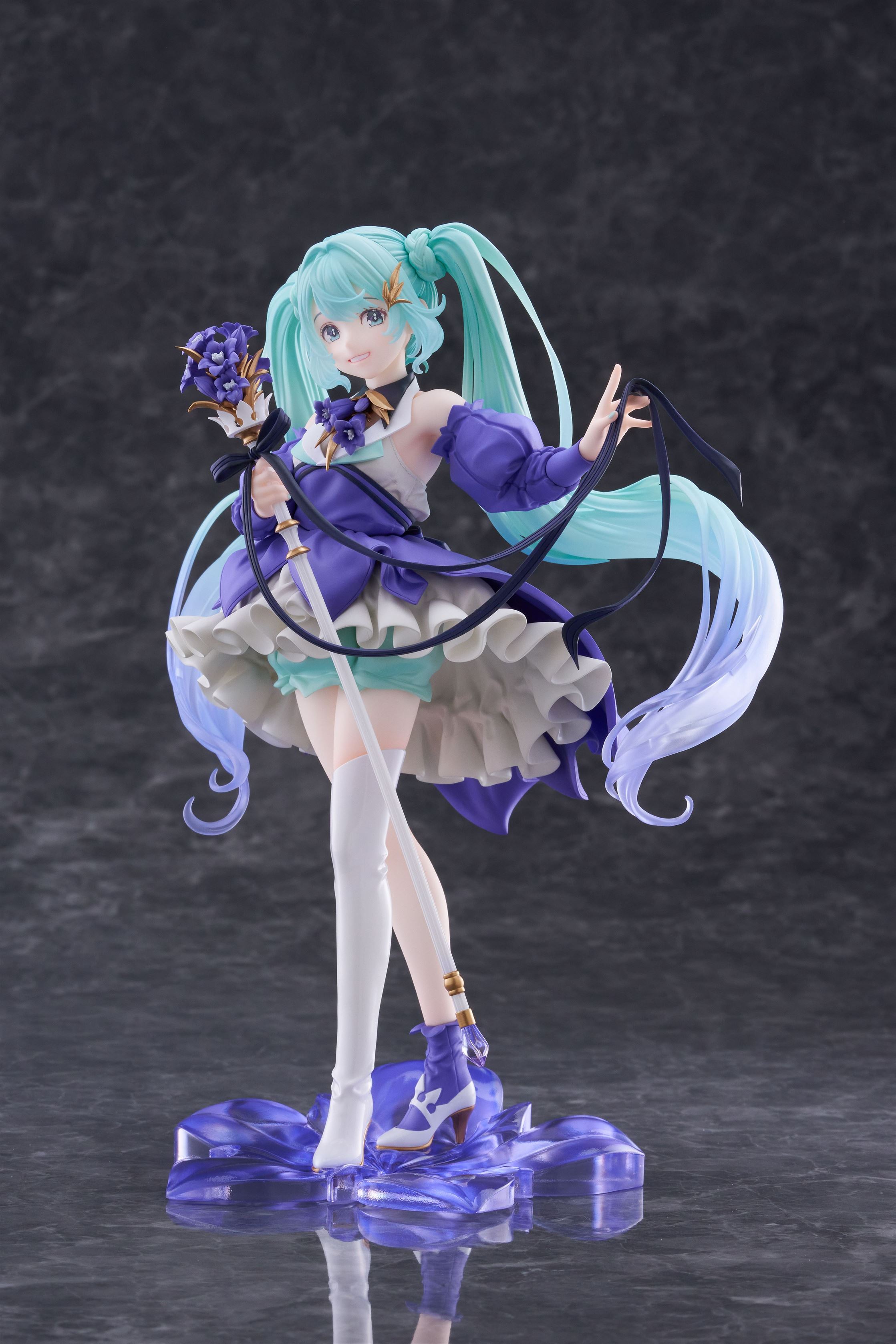 hatsune miku figure