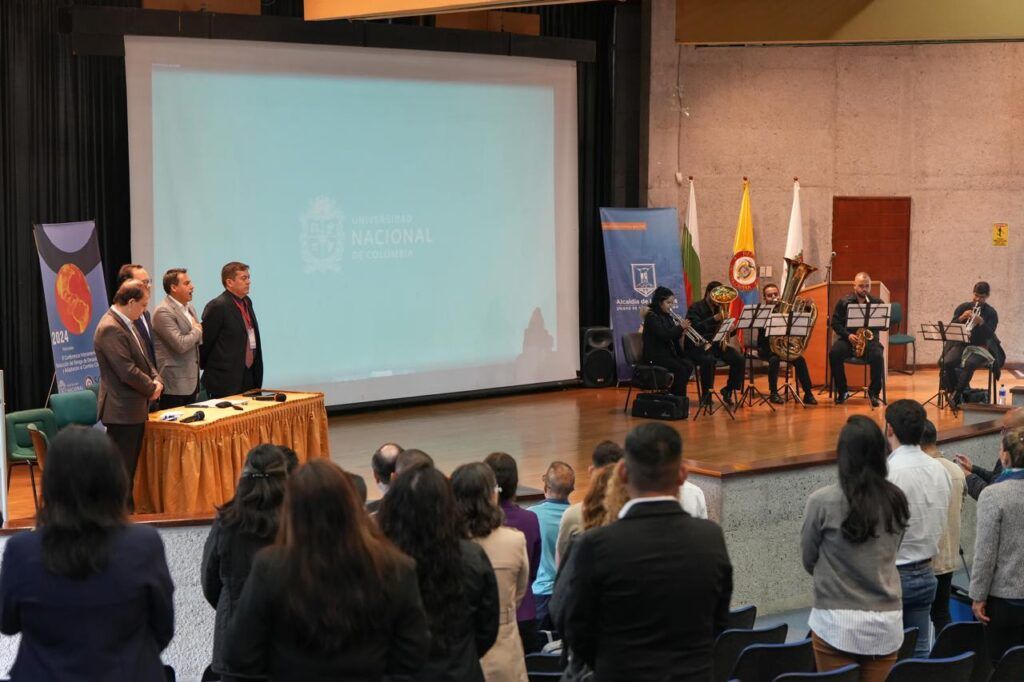 A La Espera De La Opinion Consultiva Interamericana Sobre Emergencia